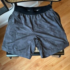 Rhone mako tech shorts small men’s 7” camo